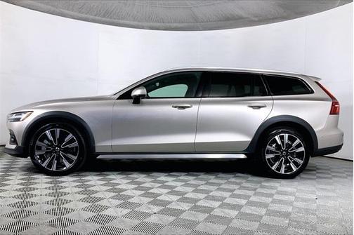 2023 Volvo V60 Cross Country B5 Ultimate