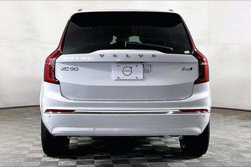 Crystal White Pearl 2026 Volvo XC90 B6 Ultra 6-Seater