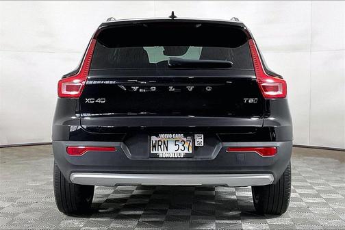 2022 Volvo XC40 T5 Momentum