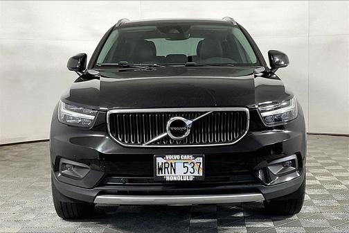 2022 Volvo XC40 T5 Momentum