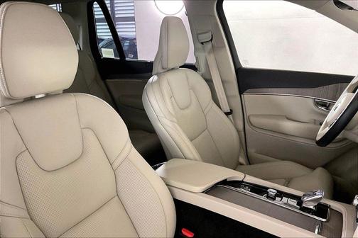 Denim Blue Metallic 2025 Volvo XC90 Plug-In Hybrid T8 Ultra 7-Seater