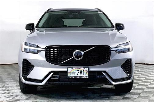 2024 Volvo XC60 Recharge Plug-In Hybrid T8 Core Dark Theme