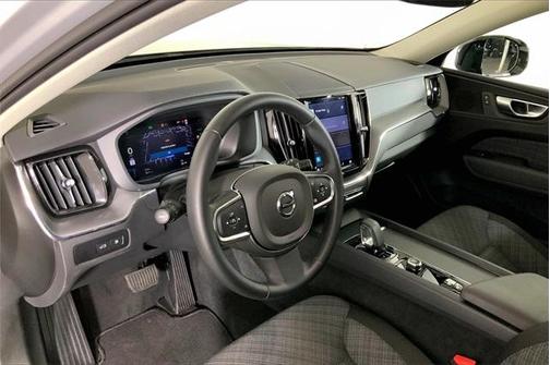 2024 Volvo XC60 Recharge Plug-In Hybrid T8 Core Dark Theme