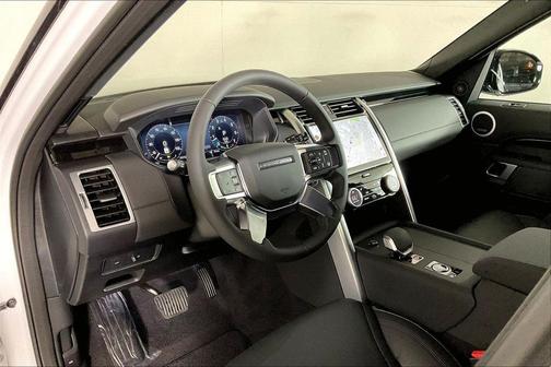 Fuji White 2026 Land Rover Discovery S