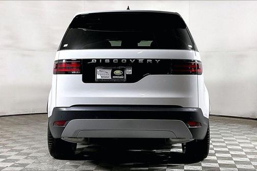 Fuji White 2026 Land Rover Discovery S