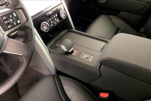Fuji White 2026 Land Rover Discovery S
