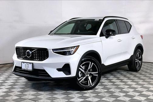 Crystal White 2026 Volvo XC40 B5 Core