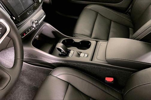 Crystal White 2026 Volvo XC40 B5 Core