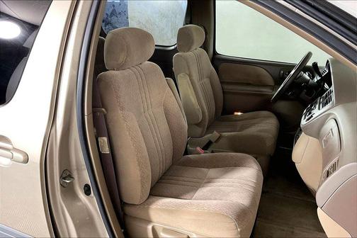 Desert Sand Mica 2002 Toyota Sienna CE