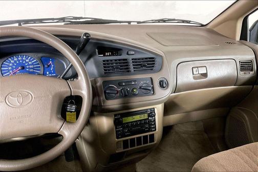 Desert Sand Mica 2002 Toyota Sienna CE