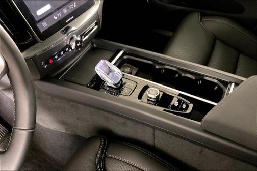 Crystal White 2026 Volvo XC60 Plug-In Hybrid T8 Ultra Black Edition