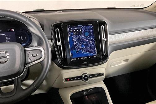 2023 Volvo XC40 B4 Plus Bright Theme