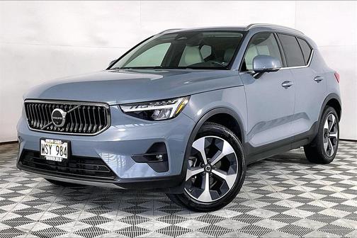 2023 Volvo XC40 B4 Plus Bright Theme