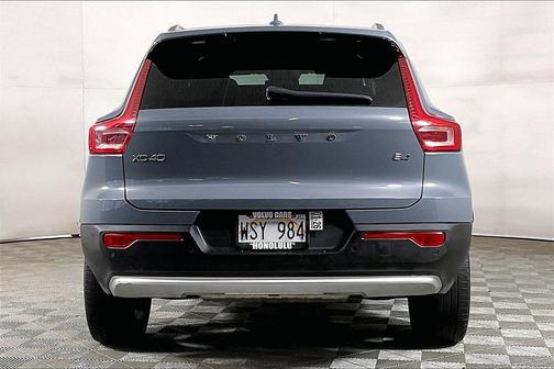 2023 Volvo XC40 B4 Plus Bright Theme