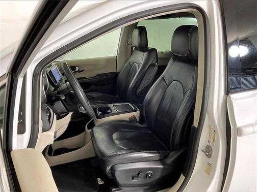 2022 Chrysler Pacifica Touring-L