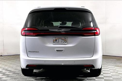 2022 Chrysler Pacifica Touring-L