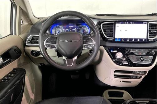 2022 Chrysler Pacifica Touring-L