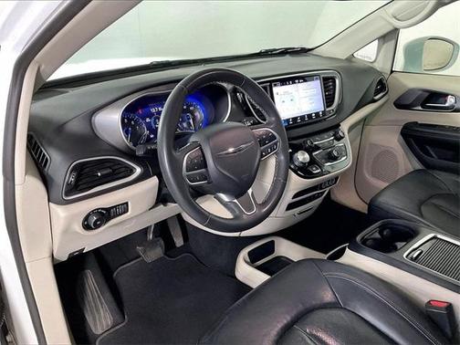 2022 Chrysler Pacifica Touring-L