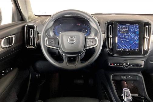 Onyx Black Metallic 2025 Volvo XC40 B5 Plus Dark Theme