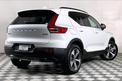 Crystal White 2026 Volvo XC40 B5 Plus