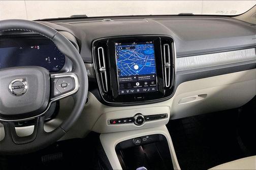 Crystal White 2026 Volvo XC40 B5 Plus