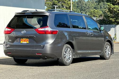 2019 Toyota Sienna XLE Premium