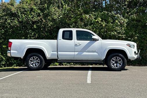 2017 Toyota Tacoma Base