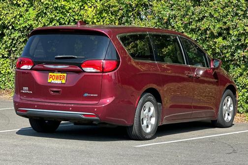 2018 Chrysler Pacifica Hybrid Touring Plus