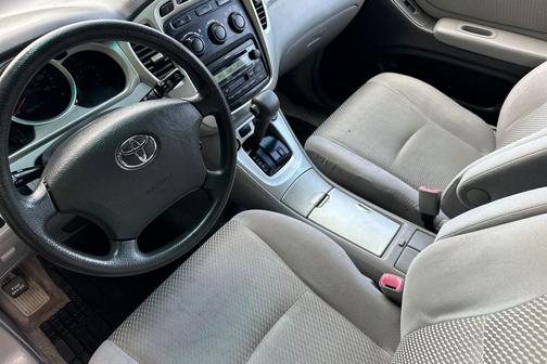 2004 Toyota Highlander Base