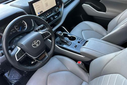 2023 Toyota Highlander Hybrid XLE