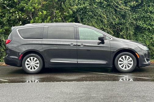 2018 Chrysler Pacifica Touring-L