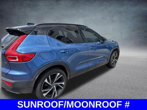 Bursting Blue Metallic 2020 Volvo XC40 T4 R-Design