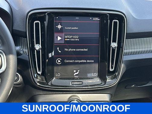 Bursting Blue Metallic 2020 Volvo XC40 T4 R-Design