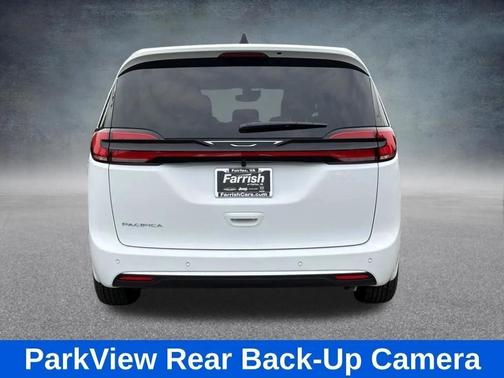 bright white clearcoat 2027 Chrysler Pacifica L