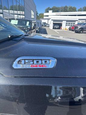 Diamond Black Crystal Pearlcoat 2021 RAM 1500 Limited