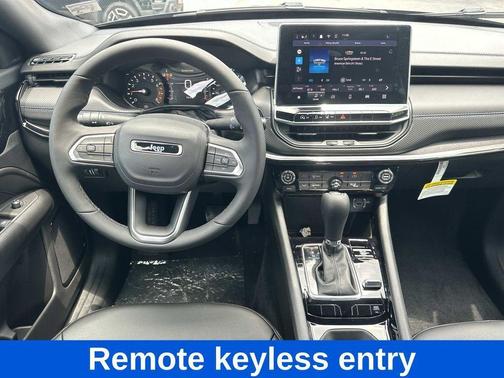 Diamond Black Crystal Pearlcoat 2026 Jeep Compass Latitude