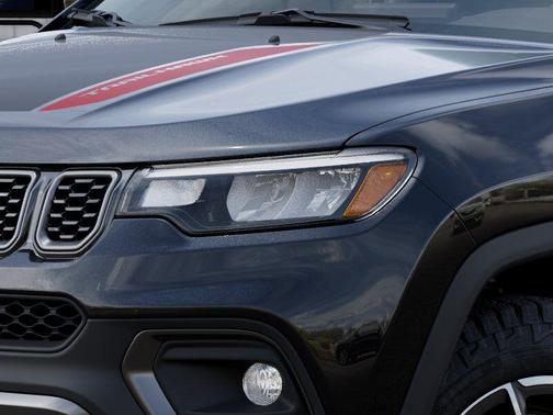 Diamond Black Crystal Pearlcoat 2026 Jeep Compass Trailhawk