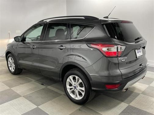 Photo 4 of 25 of 2017 Ford Escape SE