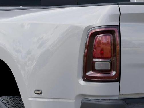 Bright White Clearcoat 2026 RAM 3500 Tradesman Crew Cab 4x4 8' Box