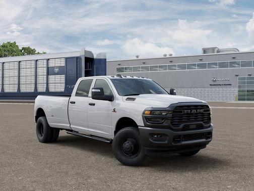 Bright White Clearcoat 2026 RAM 3500 Tradesman Crew Cab 4x4 8' Box