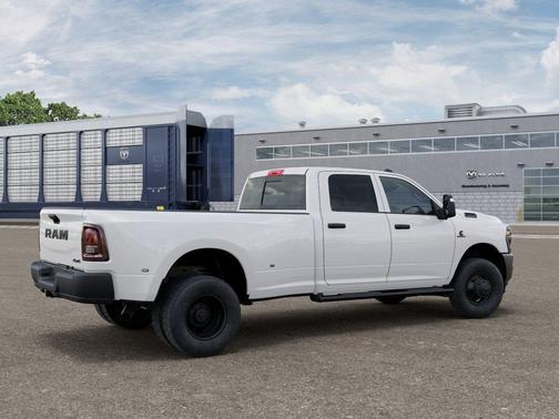 Bright White Clearcoat 2026 RAM 3500 Tradesman Crew Cab 4x4 8' Box