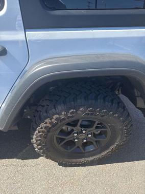 Bright White Clearcoat 2025 Jeep Wrangler Willys