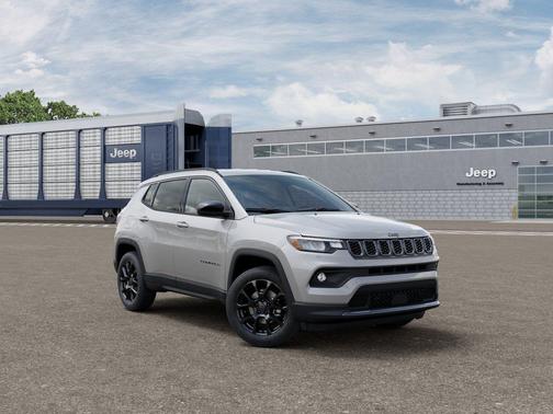 Silver Zynith Metallic Clearcoat 2026 Jeep Compass Latitude