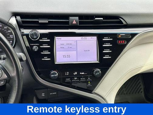 Celestial Silver Metallic 2019 Toyota Camry SE