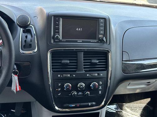 Indigo Blue Clearcoat 2019 Dodge Grand Caravan SE