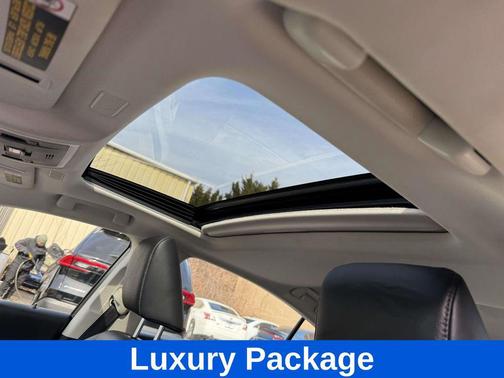 2019 Lexus ES 300h Luxury