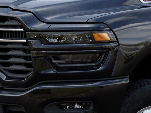 Diamond Black Crystal Pearlcoat 2026 RAM 3500 Big Horn Crew Cab 4x4 8' Box