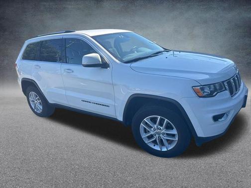 Bright White Clearcoat 2017 Jeep Grand Cherokee Laredo