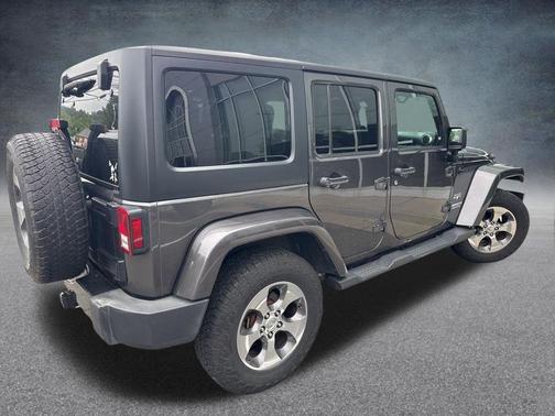 Granite Crystal Metallic Clearcoat 2017 Jeep Wrangler Unlimited Sahara