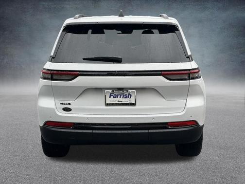Bright White Clearcoat 2025 Jeep Grand Cherokee Altitude